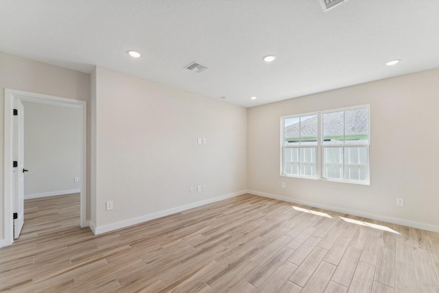 Spacious, unfurnished interior of a new home in , Fort Pierce (Image 21).