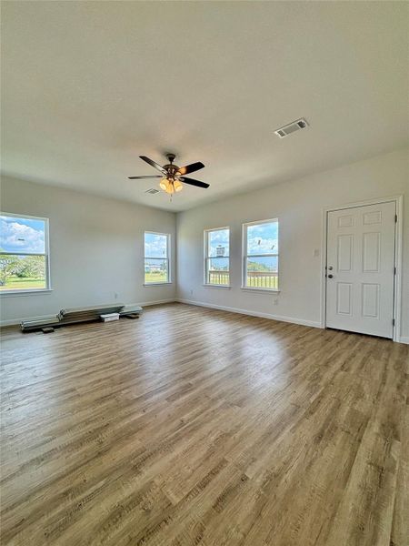 Spacious, unfurnished interior of a new home in , Palacios (Image 12).