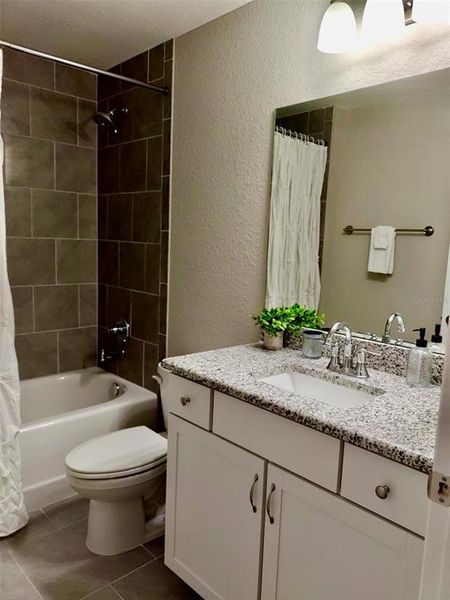 Furnished interior view inside a new home in , Dunnellon (Image 10).