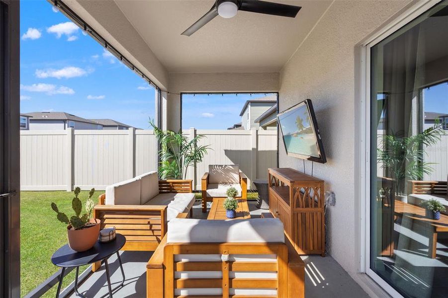 Exterior details and patio area of a home in Connerton, Land O' Lakes (Image 4).