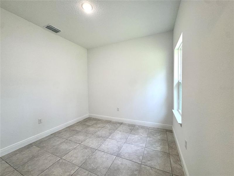 Spacious, unfurnished interior of a new home in , Citrus Springs (Image 14).