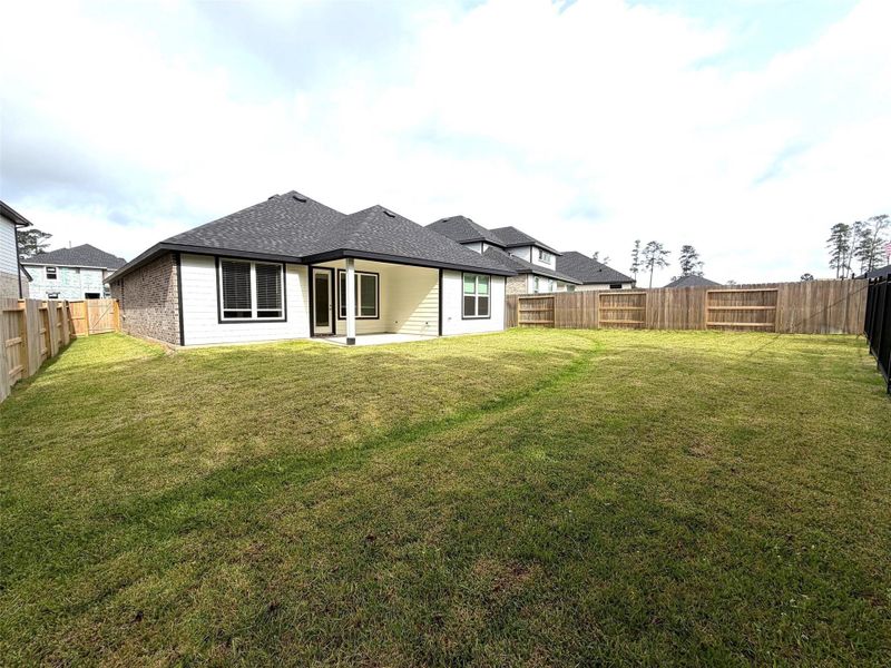 Exterior details and patio area of a home in Hills of Westlake, Conroe (Image 5).