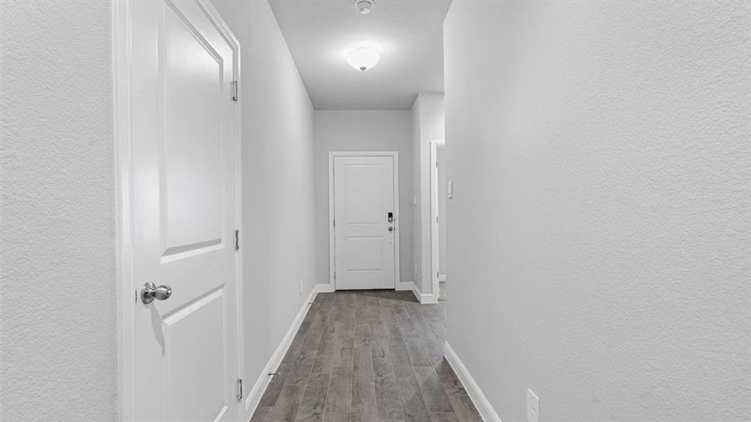Spacious, unfurnished interior of a new home in Trails of Elizabeth Creek, Fort Worth (Image 33).