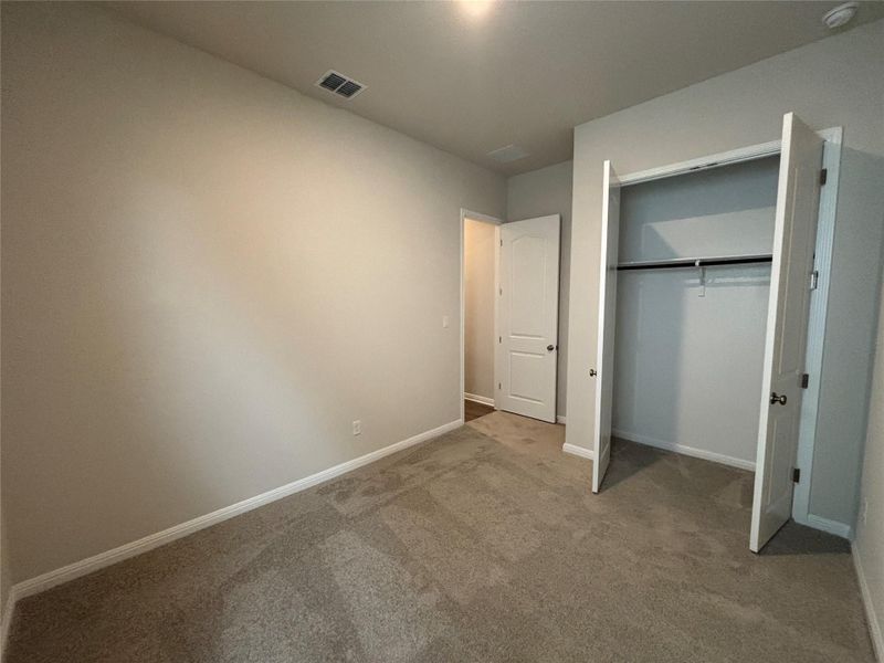 Spacious, unfurnished interior of a new home in Cannon Ranch 40s, Dripping Springs (Image 26).