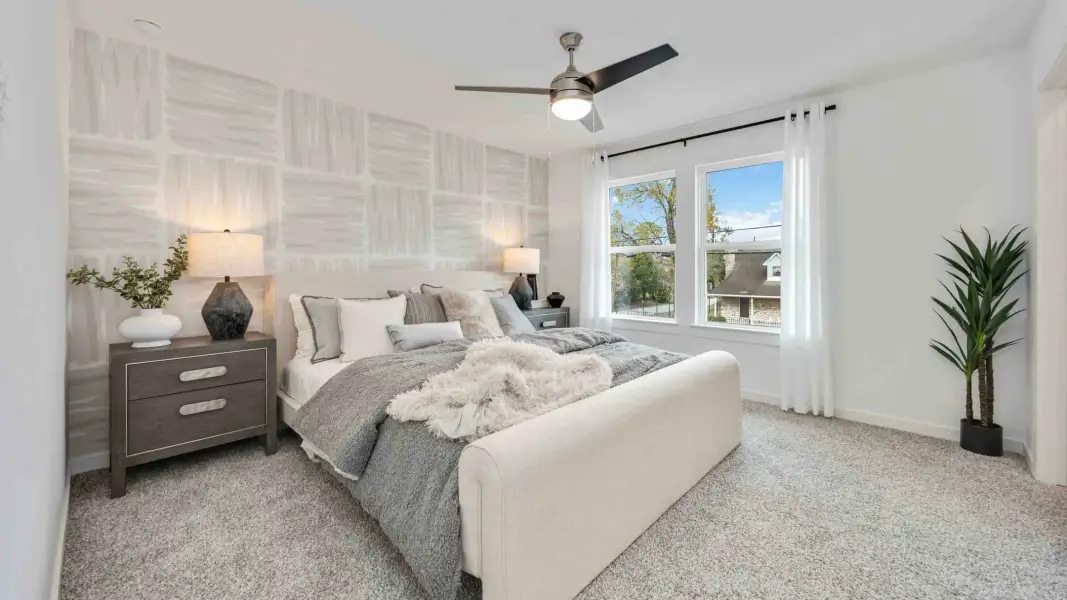 Representative furnished interior of a home built from the Iris by D.R. Horton in Palmi, Houston (Image 10).