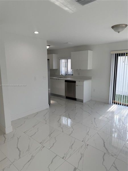 Spacious, unfurnished interior of a new home in , Florida City (Image 7).