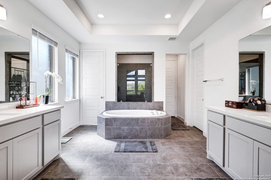 Furnished interior view inside a new home in Cibolo Canyons 50', San Antonio (Image 4). Furnished interior view inside a new home in Cibolo Canyons 50', San Antonio (Image 4).