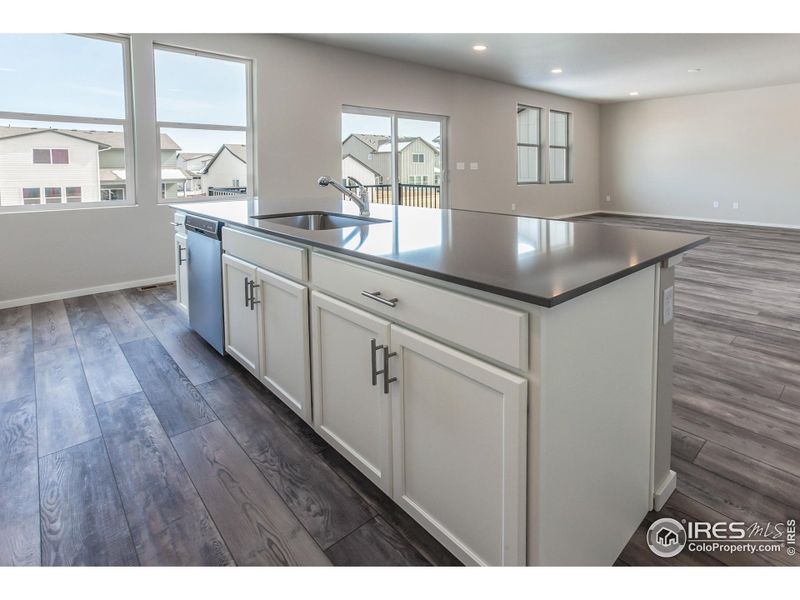 EXAMPLE PHOTO: KITCHEN ISLAND