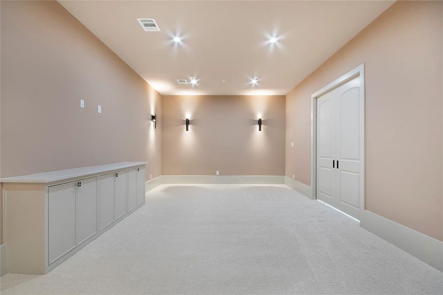 Spacious, unfurnished interior of a new home in , Dallas (Image 30).