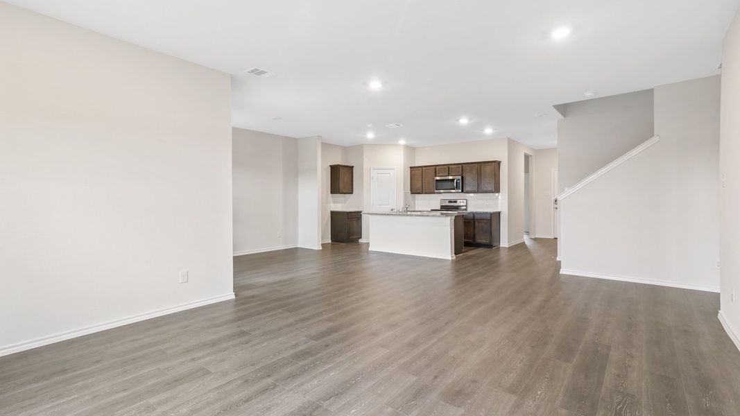 Spacious, unfurnished interior of a new home in Saddlebrook, Waxahachie (Image 26).