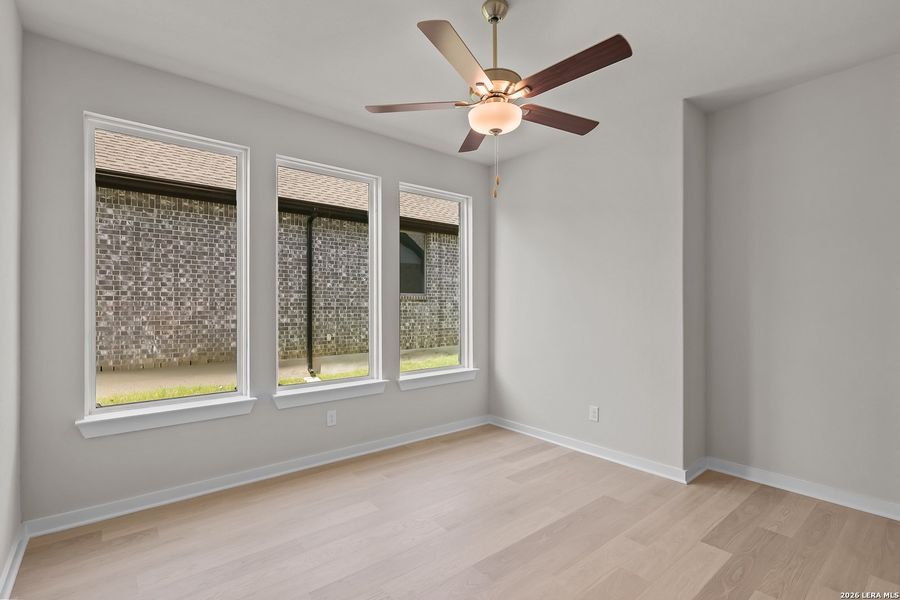 Spacious, unfurnished interior of a new home in Buffalo Crossing, Cibolo (Image 32).