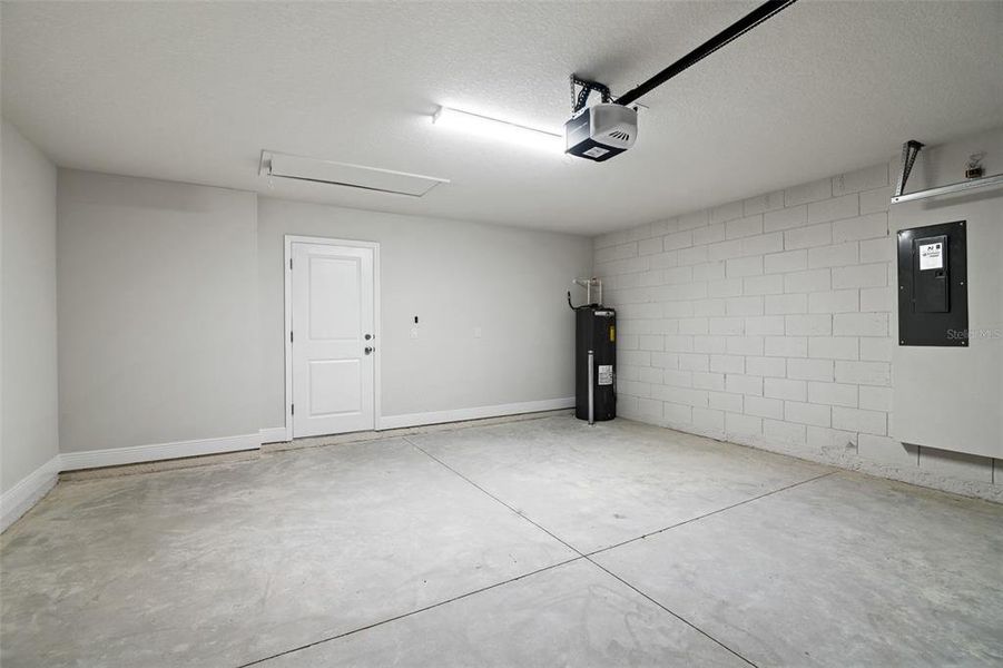 Spacious, unfurnished interior of a new home in , Ocala (Image 29).