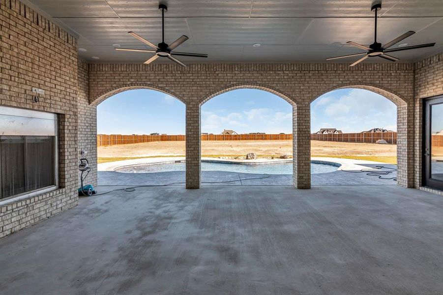 Exterior details and patio area of a home in , Venus (Image 24).