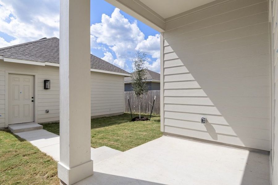 Representative exterior details of a home built from the Oak by Pacesetter Homes in Blanco Vista, San Marcos (Image 27).