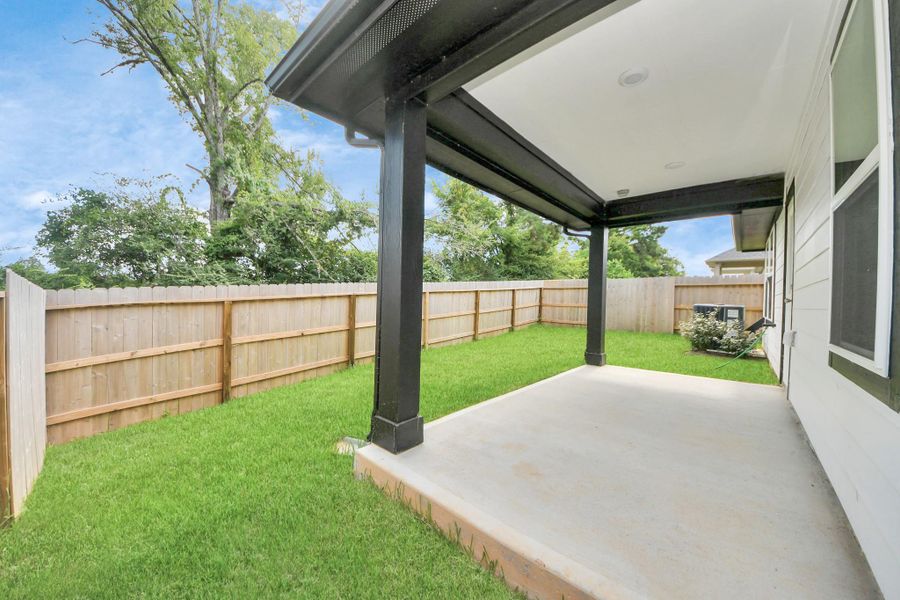 Exterior details and patio area of a home in Montgomery Ridge: Landmark Collection, Montgomery (Image 22).