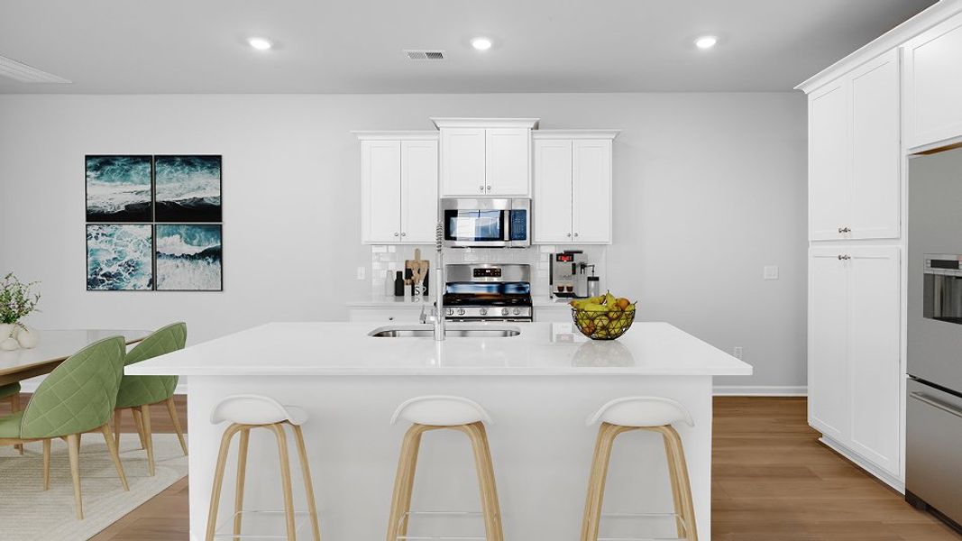 1558 Carlyle Kitchen 1of2 F1 Base3