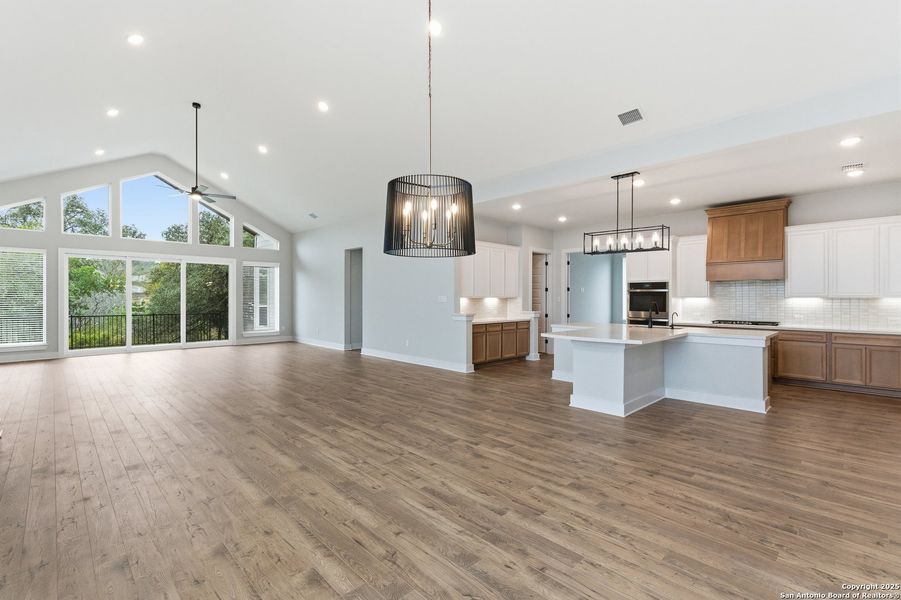 Spacious, unfurnished interior of a new home in Potranco Oaks, Castroville (Image 31).