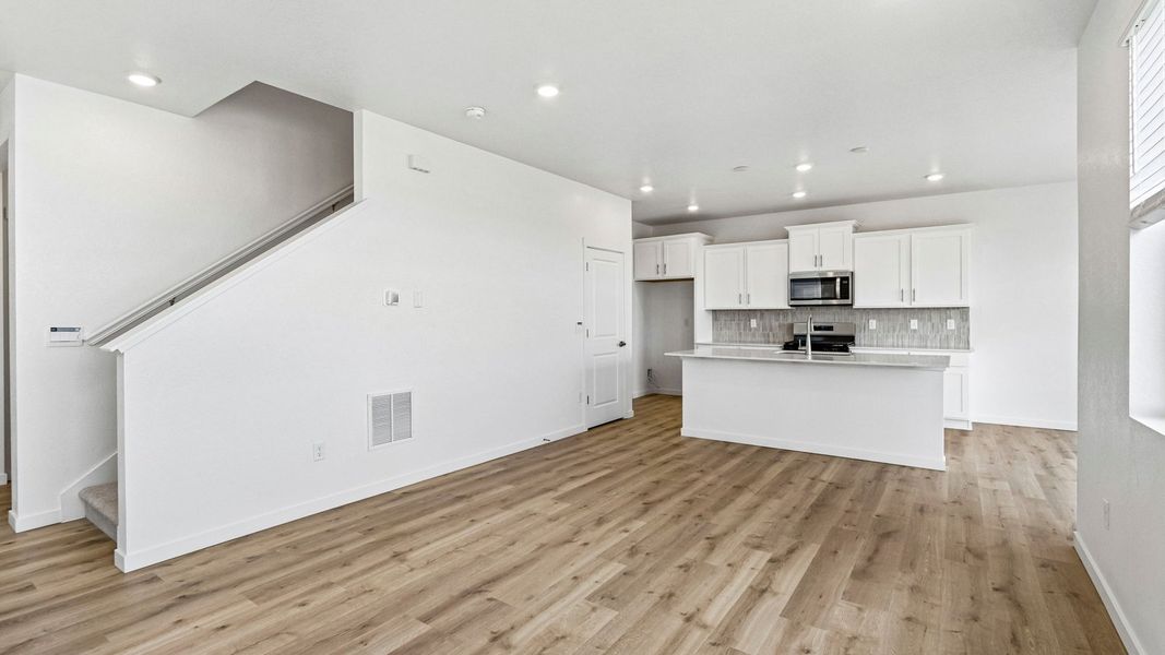 Spacious, unfurnished interior of a new home in Prairie Song, Windsor (Image 14).