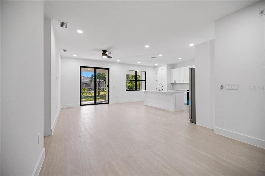 Spacious, unfurnished interior of a new home in , Rotonda West (Image 18).