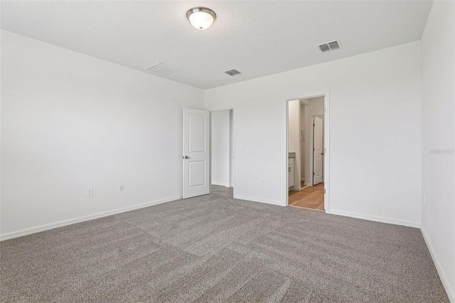 Spacious, unfurnished interior of a new home in Hamilton Bluff - Signature Series, Lake Hamilton (Image 40).