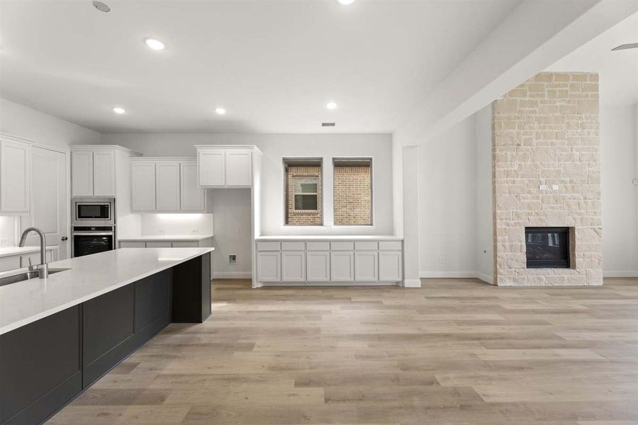 Representative furnished interior of a home built from the Brennan II by Pacesetter Homes in Nelson Lake, Rockwall (Image 8).