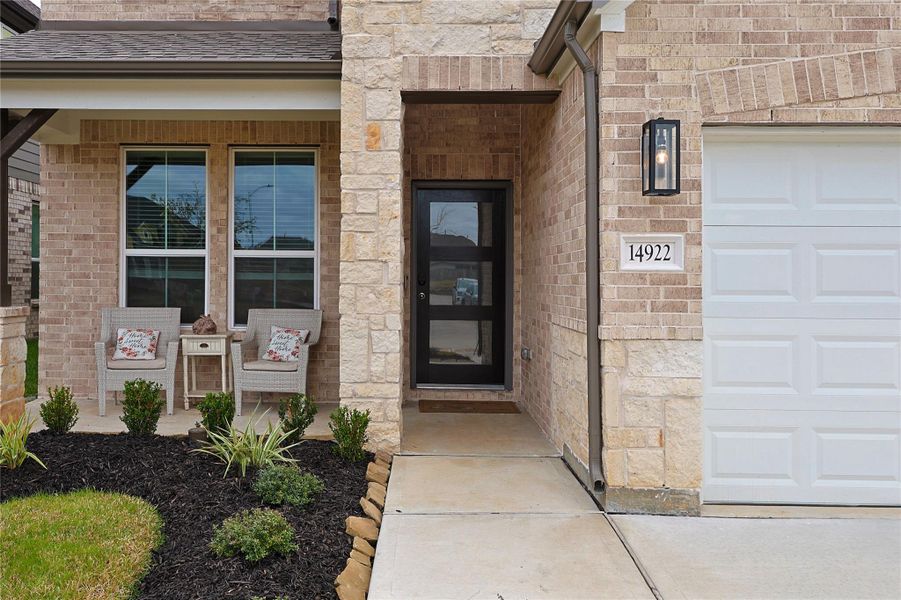 Exterior details and patio area of a home in Telge Ranch, Cypress (Image 3).