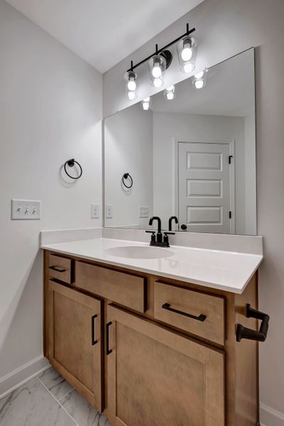 Bright and Modern Secondary Bathroom
