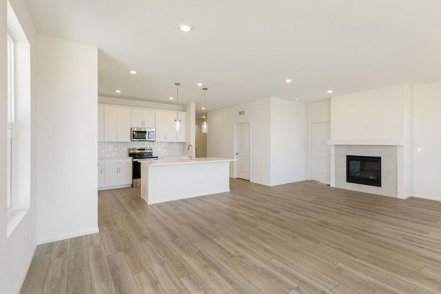 Spacious, unfurnished interior of a new home in Murphy Creek Reserve, Aurora (Image 17).