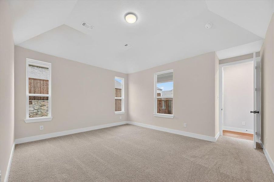 Spacious, unfurnished interior of a new home in Heritage Ranch, Sherman (Image 22).