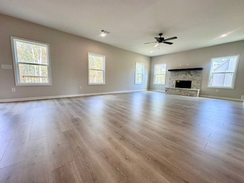 Spacious, unfurnished interior of a new home in Sagebrook, Newnan (Image 20).