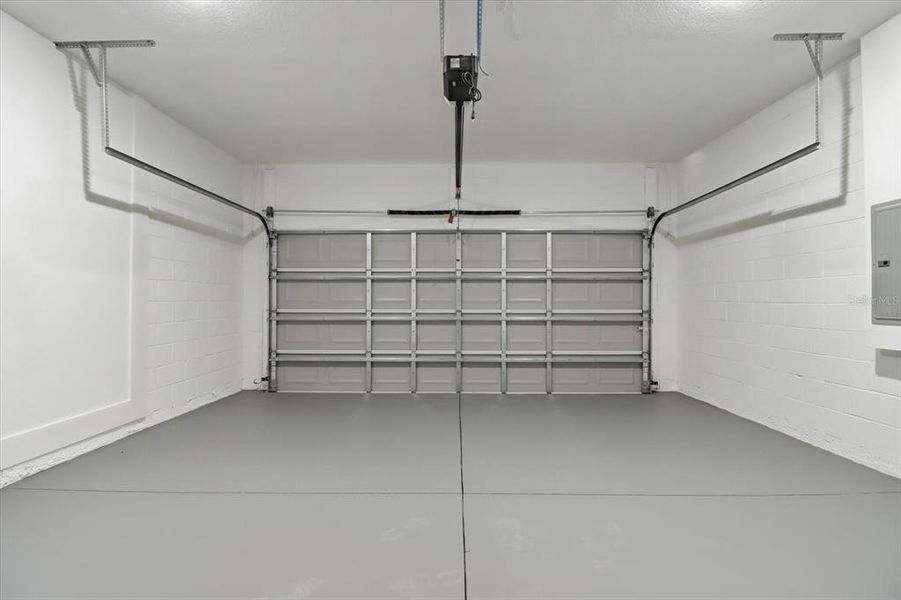 Spacious, unfurnished interior of a new home in , Citrus Springs (Image 38).