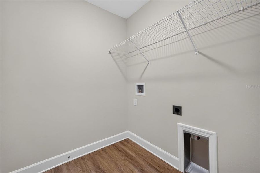 Spacious, unfurnished interior of a new home in , Port Charlotte (Image 15).