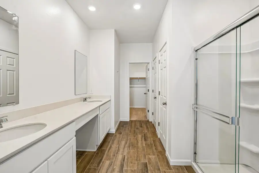 Representative images and renderings are for illustrative purposes. Actual structural options and design finishes of home may vary.
