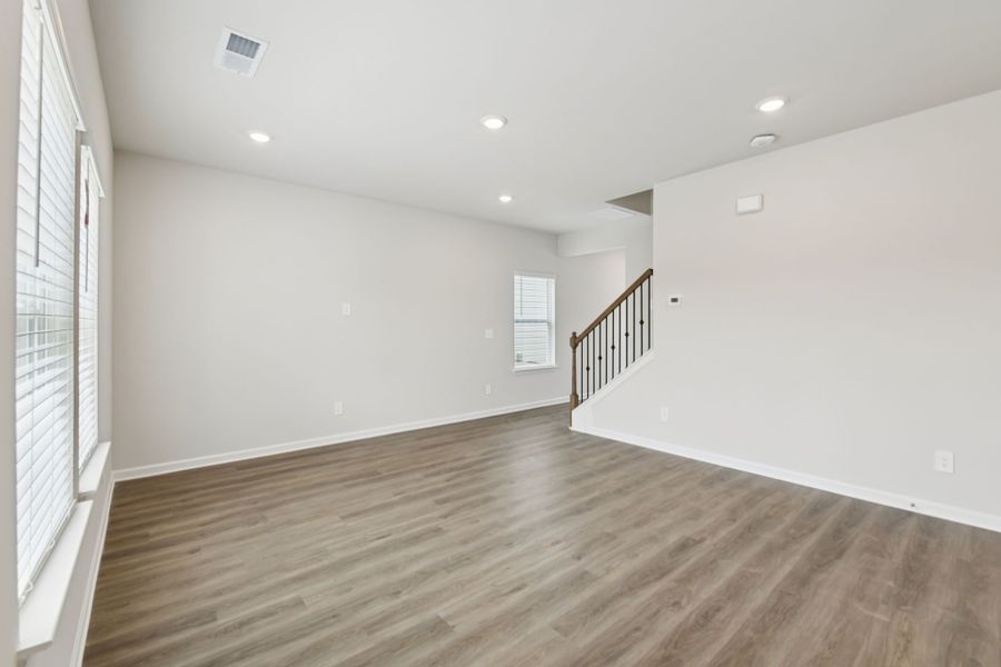 Spacious, unfurnished interior of a new home in Hawthorne Station, College Park (Image 10).