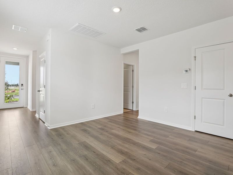 Spacious, unfurnished interior of a new home in Springs at Lake Alfred - Classic Series, Lake Alfred (Image 7).