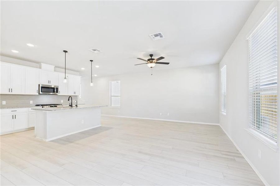 Spacious, unfurnished interior of a new home in Greene Farm, Cartersville (Image 20).