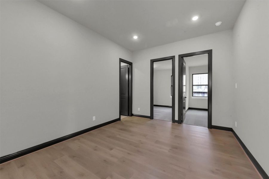 Spacious, unfurnished interior of a new home in Evergreen 55', Conroe (Image 24).