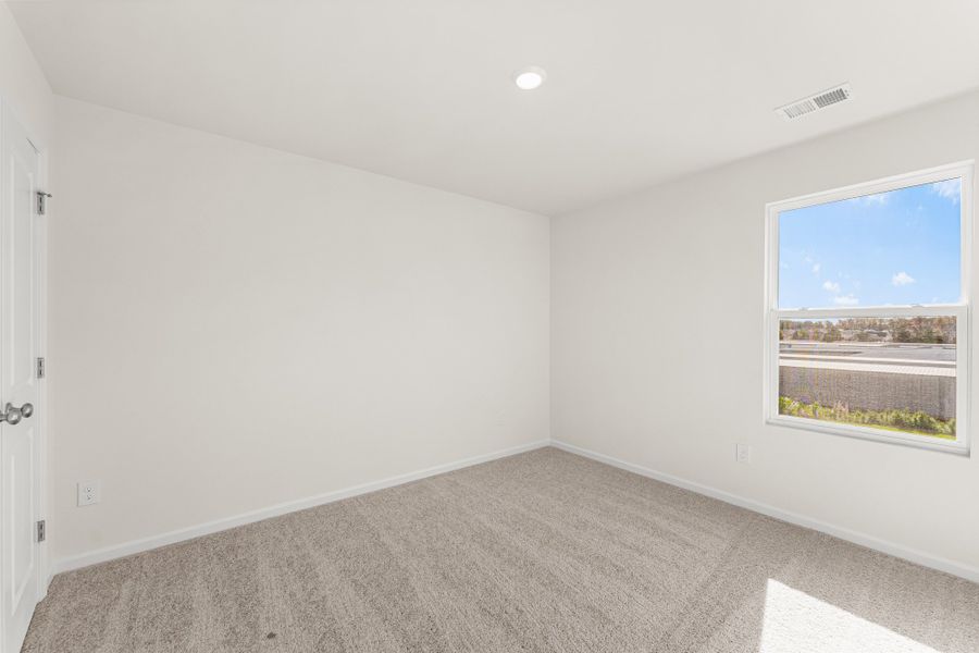 Spacious, unfurnished interior of a new home in Tucker Ridge, Pendleton (Image 22).