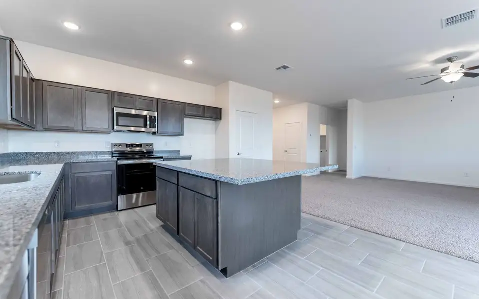 Furnished interior view inside a new home in Rancho Mirage, Maricopa (Image 5).