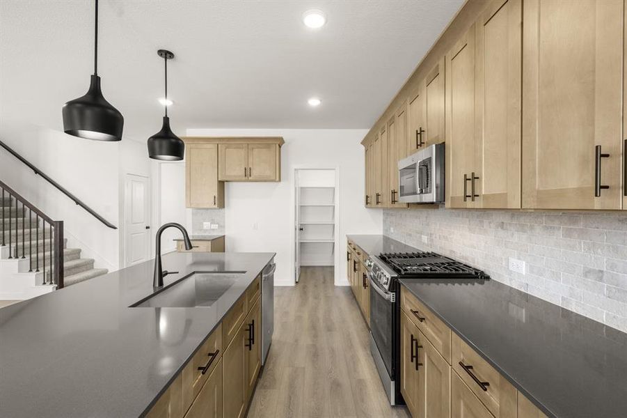 13_657 Tyronza- Kitchen-4