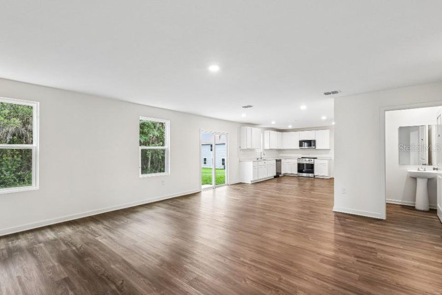 Spacious, unfurnished interior of a new home in Baywood Hills, Alachua (Image 14).