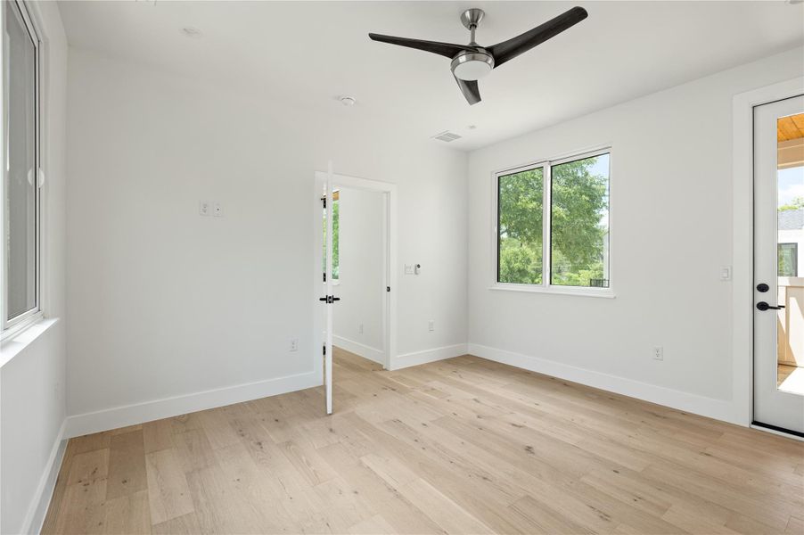 Spacious, unfurnished interior of a new home in , Austin (Image 28).
