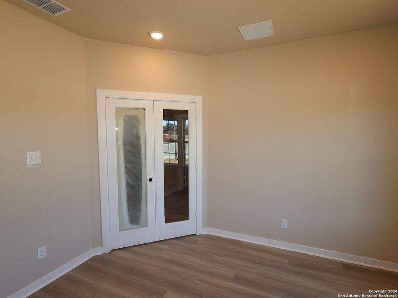 Spacious, unfurnished interior of a new home in Winding Brook, San Antonio (Image 24).