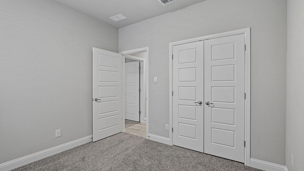Spacious, unfurnished interior of a new home in Eagle Creek, Denton (Image 30).