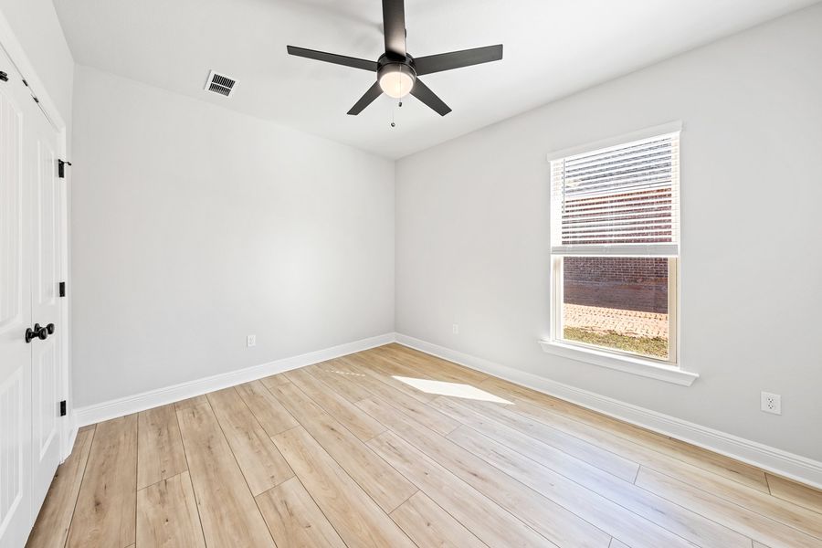 Spacious, unfurnished interior of a new home in Young Oaks, Crestview (Image 20).