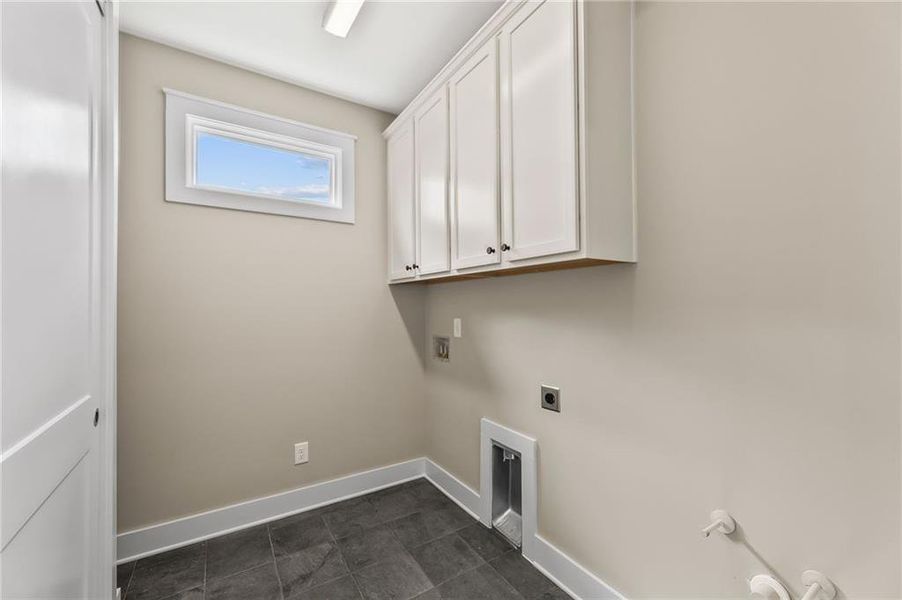 Spacious, unfurnished interior of a new home in The Courtyards by The Manor, Alpharetta (Image 28).