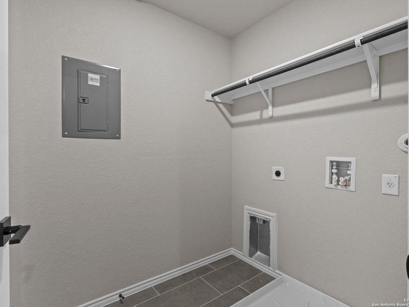 Spacious, unfurnished interior of a new home in Cedar Heights, San Antonio (Image 26). Spacious, unfurnished interior of a new home in Cedar Heights, San Antonio (Image 26).