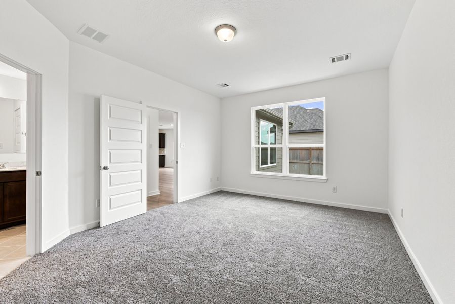 Spacious, unfurnished interior of a new home in The Reserve at Foxwood, Bryan (Image 10).