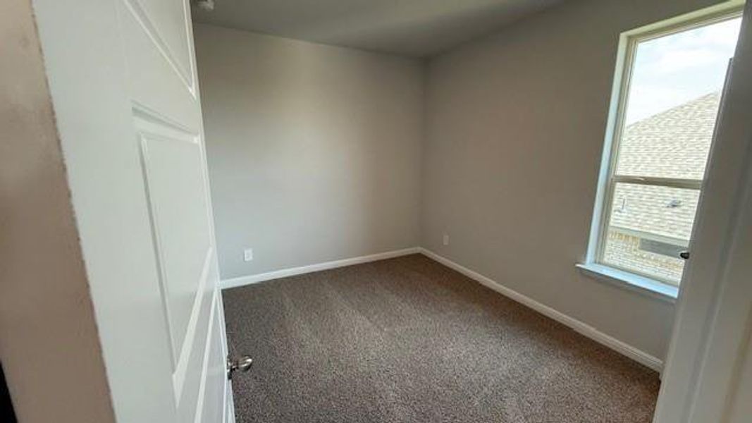 Spacious, unfurnished interior of a new home in Saratoga, Granbury (Image 11).