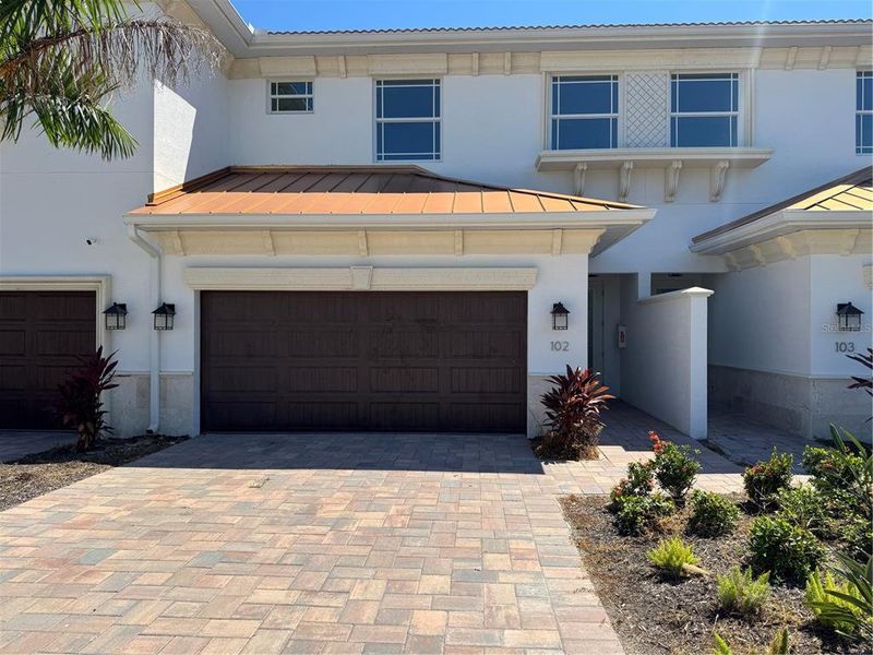 Exterior details and patio area of a home in , Lakewood Ranch (Image 1).